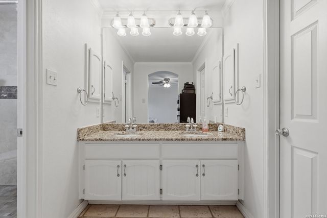 2207 OAK BND, San Antonio, TX 78259