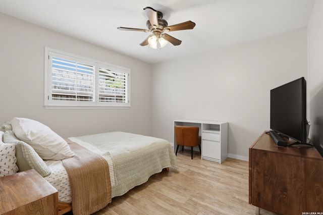2207 OAK BND, San Antonio, TX 78259
