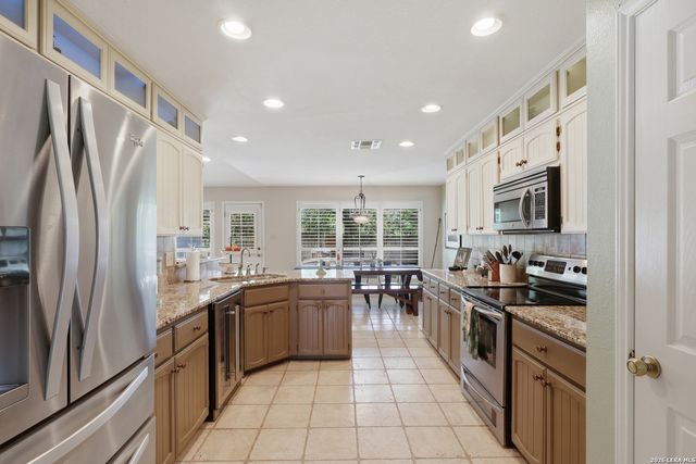 2207 OAK BND, San Antonio, TX 78259