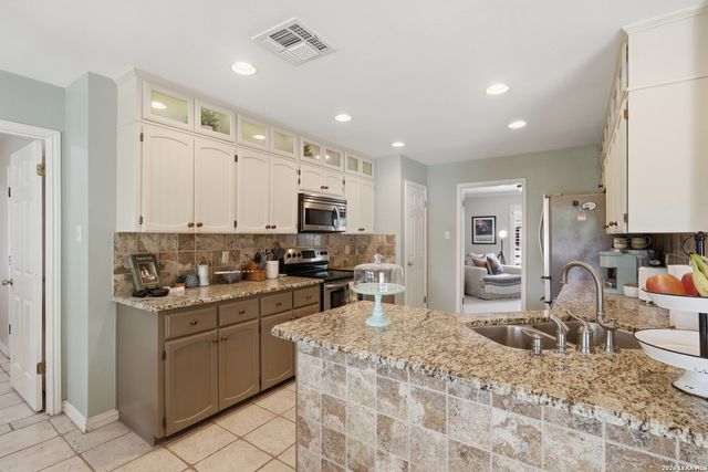 2207 OAK BND, San Antonio, TX 78259