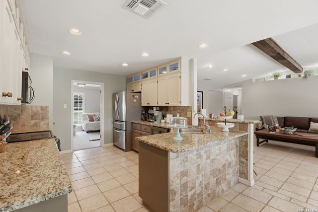 2207 OAK BND, San Antonio, TX 78259