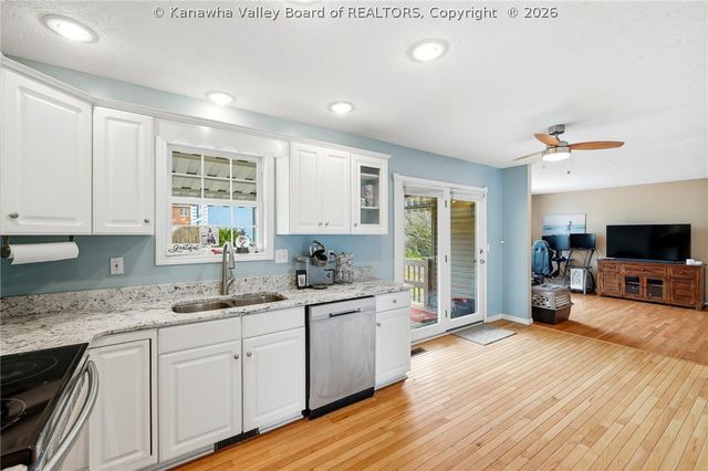 64 Mill Creek CX, Hurricane, WV 25526
