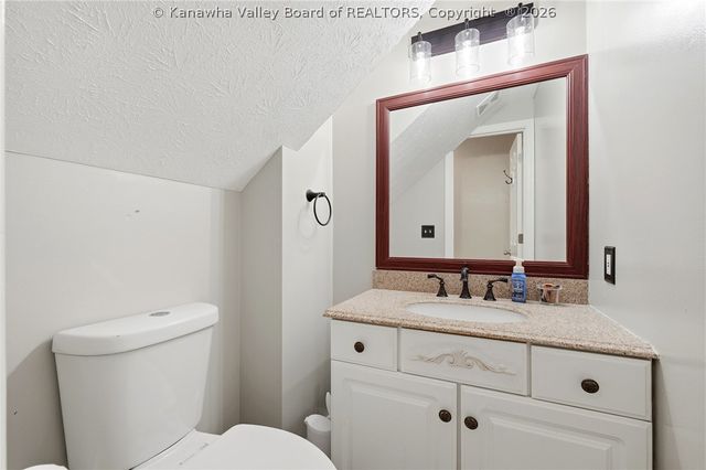 64 Mill Creek CX, Hurricane, WV 25526