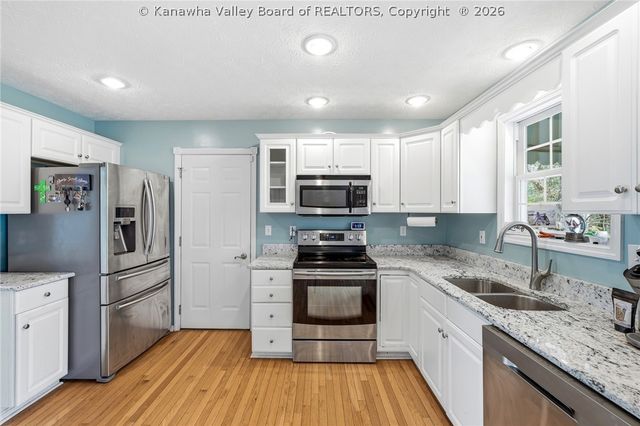 64 Mill Creek CX, Hurricane, WV 25526