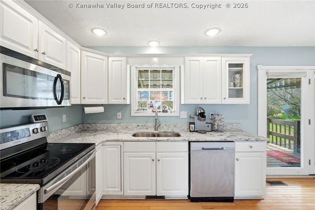64 Mill Creek CX, Hurricane, WV 25526