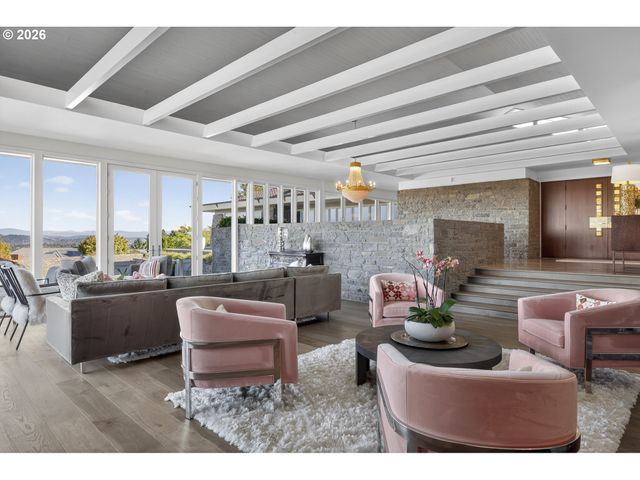 777 CHERRY Cir, Lake Oswego, OR 97034