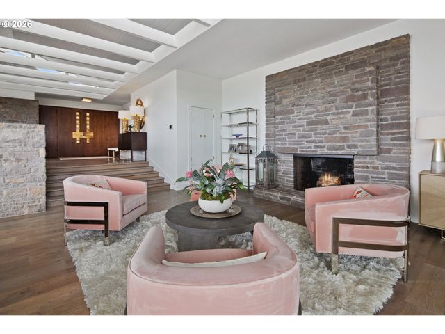 777 CHERRY Cir, Lake Oswego, OR 97034