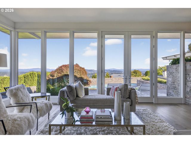 777 CHERRY Cir, Lake Oswego, OR 97034