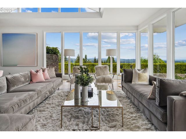 777 CHERRY Cir, Lake Oswego, OR 97034