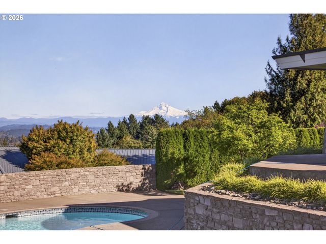 777 CHERRY Cir, Lake Oswego, OR 97034