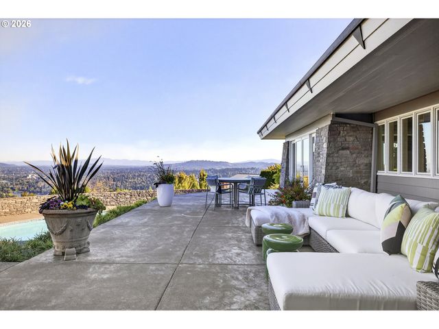 777 CHERRY Cir, Lake Oswego, OR 97034