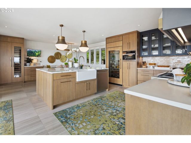 777 CHERRY Cir, Lake Oswego, OR 97034