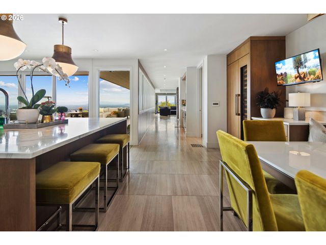 777 CHERRY Cir, Lake Oswego, OR 97034