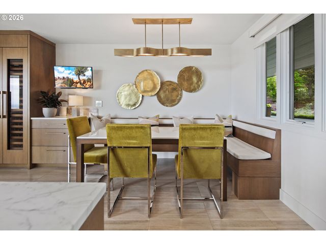 777 CHERRY Cir, Lake Oswego, OR 97034