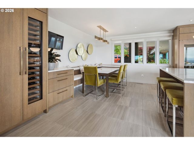 777 CHERRY Cir, Lake Oswego, OR 97034