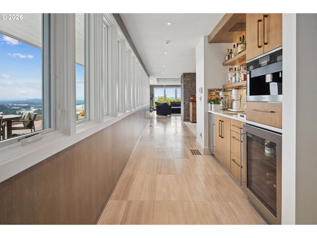 777 CHERRY Cir, Lake Oswego, OR 97034