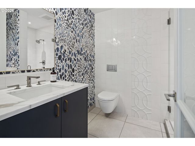 777 CHERRY Cir, Lake Oswego, OR 97034