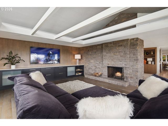 777 CHERRY Cir, Lake Oswego, OR 97034