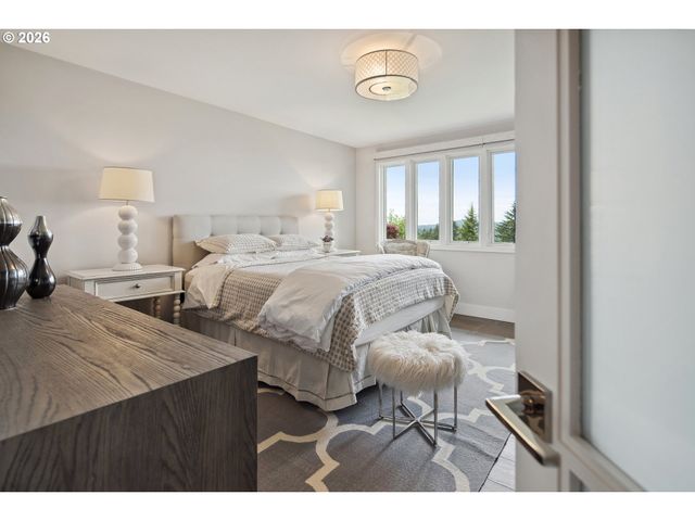 777 CHERRY Cir, Lake Oswego, OR 97034