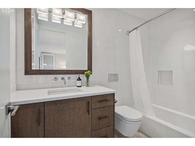 777 CHERRY Cir, Lake Oswego, OR 97034