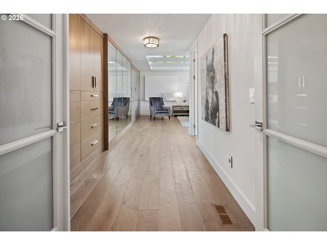 777 CHERRY Cir, Lake Oswego, OR 97034