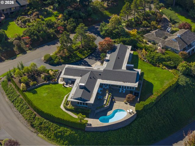 777 CHERRY Cir, Lake Oswego, OR 97034