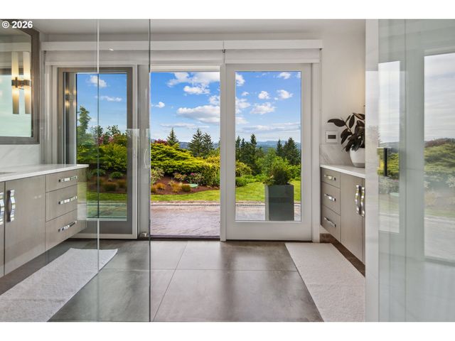 777 CHERRY Cir, Lake Oswego, OR 97034