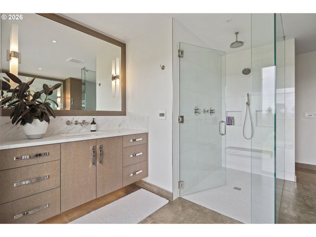 777 CHERRY Cir, Lake Oswego, OR 97034