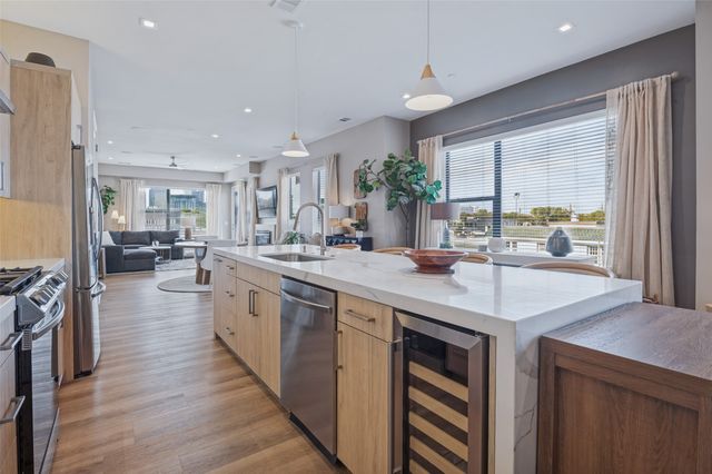 1901 S Harwood Street 305, Dallas, TX 75215