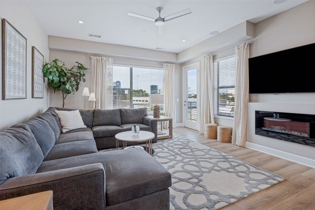 1901 S Harwood Street 305, Dallas, TX 75215