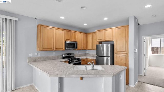3199 Maui St, West Sacramento, CA 95691
