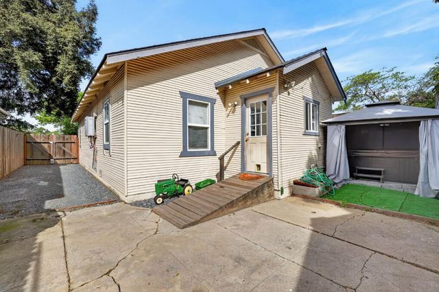 3541 38th St, Sacramento, CA 95817