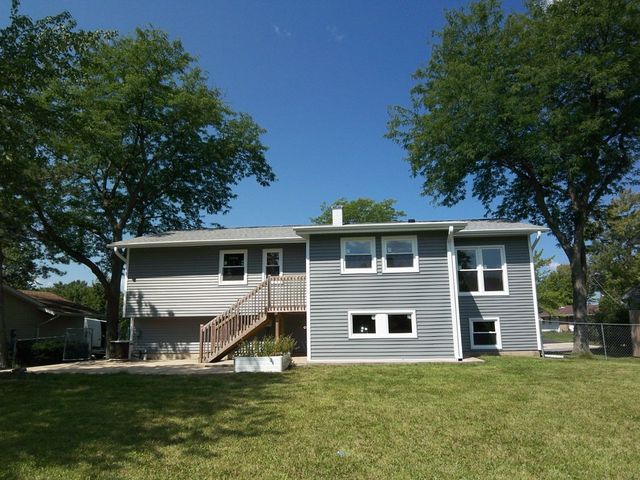 3835 Winston Drive, Hoffman Estates, IL 60192