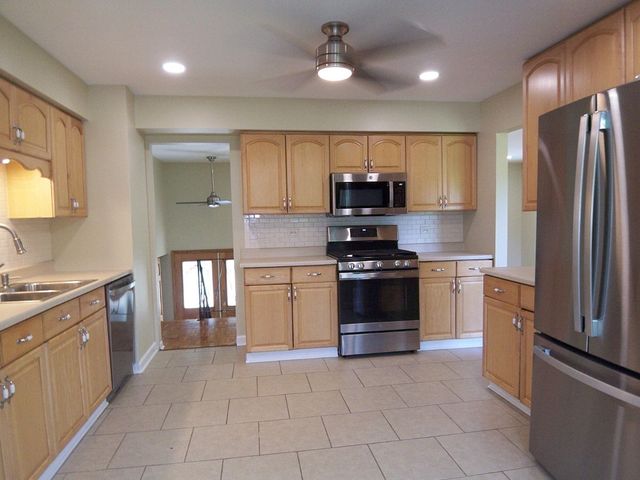 3835 Winston Drive, Hoffman Estates, IL 60192