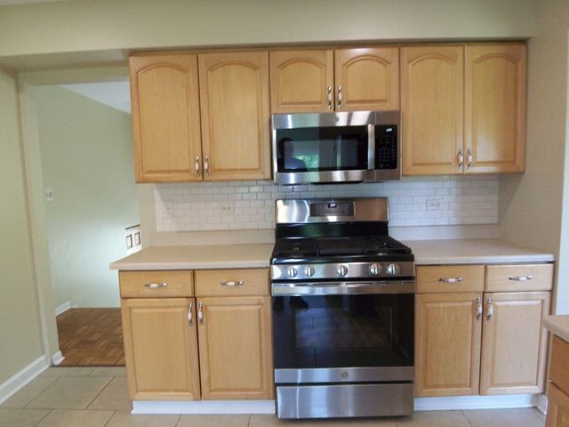 3835 Winston Drive, Hoffman Estates, IL 60192