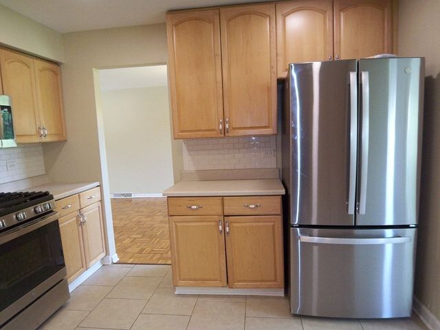 3835 Winston Drive, Hoffman Estates, IL 60192