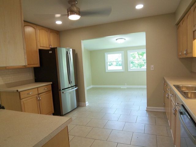 3835 Winston Drive, Hoffman Estates, IL 60192