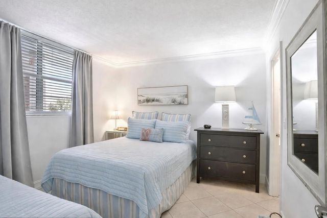 400 SE 10th Street 202, Deerfield Beach, FL 33441