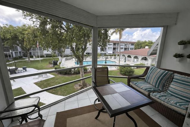 400 SE 10th Street 202, Deerfield Beach, FL 33441