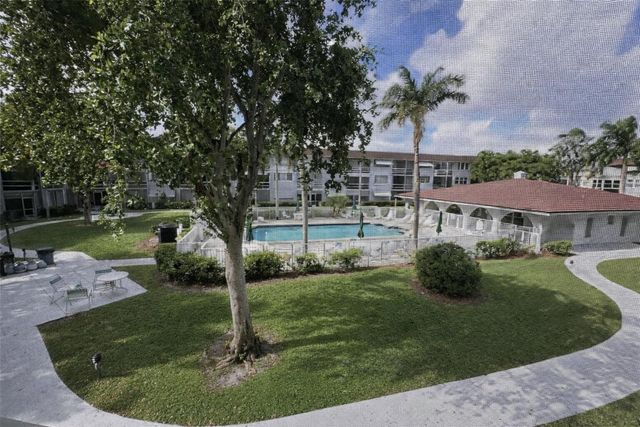 400 SE 10th Street 202, Deerfield Beach, FL 33441