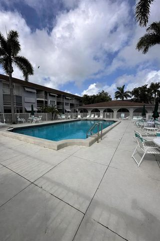 400 SE 10th Street 202, Deerfield Beach, FL 33441