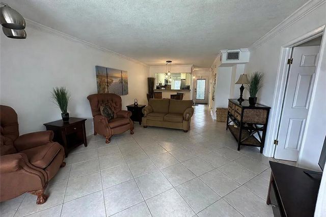 400 SE 10th Street 202, Deerfield Beach, FL 33441