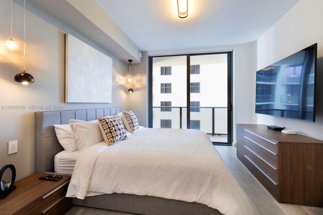 55 SW 9th St 3010, Miami, FL 33130