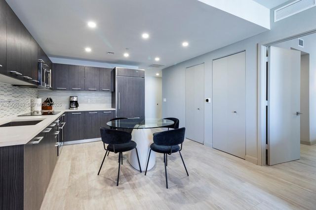 55 SW 9th St 3010, Miami, FL 33130