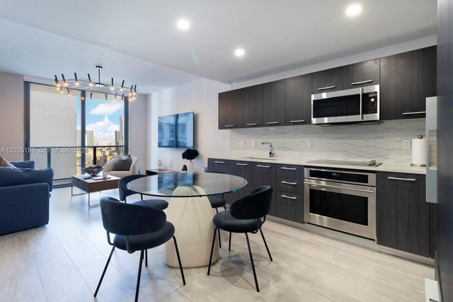 55 SW 9th St 3010, Miami, FL 33130