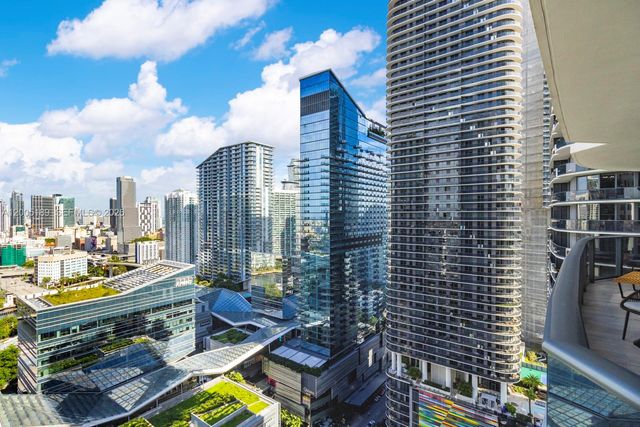 55 SW 9th St 3010, Miami, FL 33130