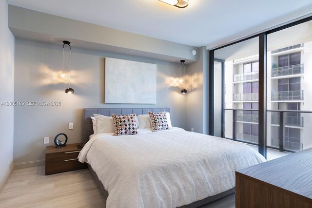 55 SW 9th St 3010, Miami, FL 33130