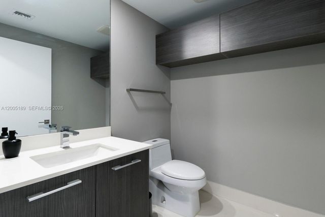 55 SW 9th St 3010, Miami, FL 33130