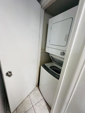 2750 Holly Hall Street 811, Houston, TX 77054