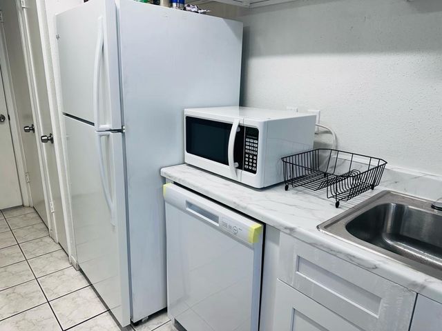 2750 Holly Hall Street 811, Houston, TX 77054